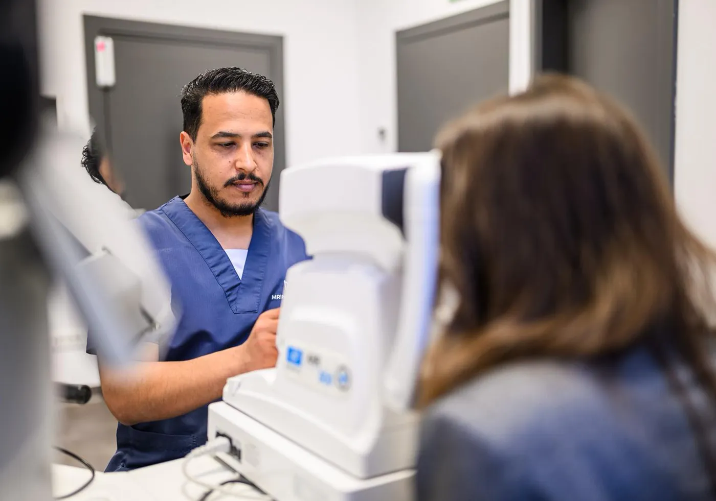 Consult oftalmologic și îngrijirea corectă a lentilelor de contact — Mrini Eye Hospital